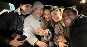 Rihanna convida fãs para dentro de seu carro em Milão