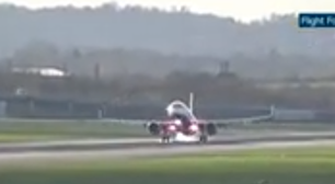 Fortes ventos forçam avião a abortar pouso em aeroporto de Londres; assista ao vídeo