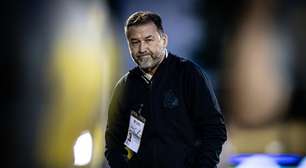Presidente do Corinthians reafirma interesse em Cacá e atualiza mercado do clube