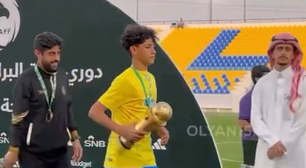 Filho de Cristiano Ronaldo vence 1º título com Al-Nassr e levanta taça de campeão; veja o momento