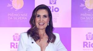 Fátima Bernardes usa trend do LAÇO para receber prêmio no Rio