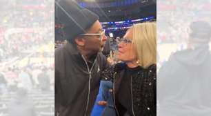 Ana Maria Braga vai a jogo do Knicks e quase dá selinho em Spike Lee