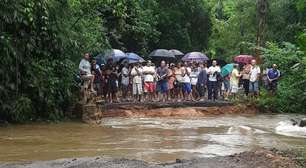 Em Ubatuba, ponte desaba e moradores ficam ilhados; veja como ficou a cidade