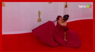 Oscar 2024: atriz Liza Koshy se desequilibra e cai no tapete vermelho