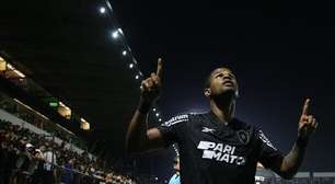 Júnior Santos celebra classificação do Botafogo e diz que 2023 ficou para trás