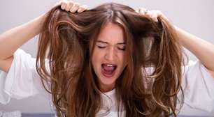 Hair Popping: puxar o cabelo para aliviar a dores não é saudável!