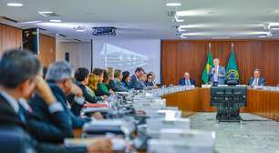 Reunião ministerial: Lula explica fala de Israel, vê derrota nas redes e ministra chora