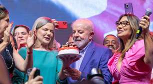 Com Lula, jantar de aniversário do PT tem samba de Teresa Cristina e Janja no 'parabéns'