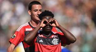 Shola comemora título no Flamengo e cita admiração por Bruno Henrique: 'Gosto dele'