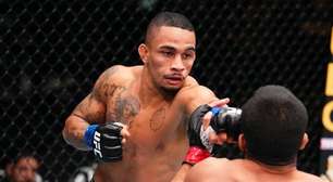 IMAGEM FORTE: Brasileiro morde rival e é desclassificado no UFC Vegas 89