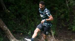 Pablo treina com bola e se aproxima de estreia pelo Botafogo
