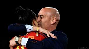 Promotoria espanhola pede dois anos e meio de prisão para Rubiales por beijo forçado em atleta