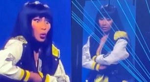 Nicki Minaj fica com seios à mostra durante show nos EUA
