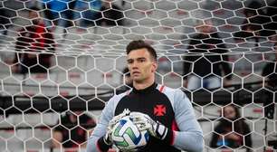 Goleiro do Vasco chegando no estádio Real Madrid; confira