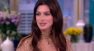 Anne Hathaway relembra aborto: 'Fingi que estava tudo bem'