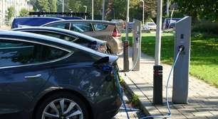 Falta de postos de recarga retrai vendas de carros elétricos