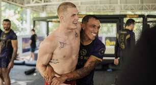 VÍDEO: UFC registra treino de Charles do Bronx e 'entrega' possível estratégia para o UFC 300