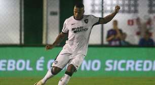 Aniversariante, Marlon Freitas celebra momento no Botafogo e agradece pela surpresa: 'Não esperava'