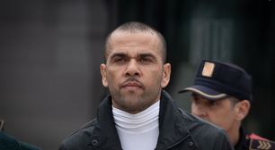 Condenado por estupro, Daniel Alves organizou festa um dia depois de ser solto com fiança milionária, diz TV espanhola