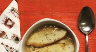 É simples: sopa de cebola francesa que nem demora