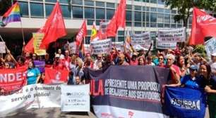 Servidores federais pedem reajuste; paralisação está marcada para quarta-feira (3)