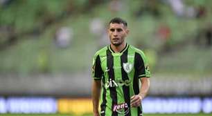 Vasco faz contato pelo volante Martínez, do América-MG