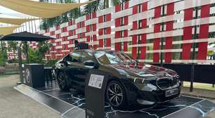 BMW i5 aparece para o público durante feira de arte paulistana