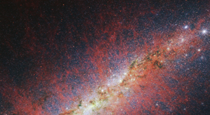 Telescópio James Webb flagra galáxia Messier 82 criando estrelas