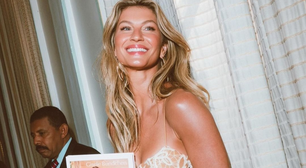 Gisele Bündchen veste renda para lançar livro no Brasil