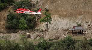 Turistas são resgatados de helicóptero após 4 dias em área isolada de Taiwan após terremoto
