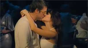 Namorada de Porchat revela constrangimento de Sandy em estreia de filme: 'Tem muito beijo, né?'