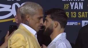 Vídeo: Charles do Bronx e Arman Tsarukyan fazem encarada tensa antes de duelo no UFC 300