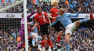 City goleia Luton Town e segue vivo na luta pelo tetra da Premier League