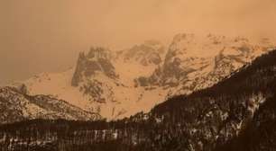 'Neve laranja': entenda o fenômeno que atingiu Alpes suíços e parte da França