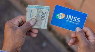 Aposentados e pensionistas recebem depósito de R$ 700 como BÔNUS em abril; veja quem tem direito