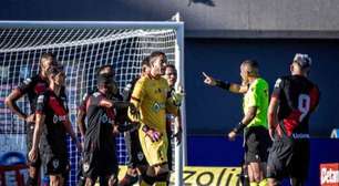 CBF divulga análise do VAR de dois lances em Atlético-GO x Flamengo