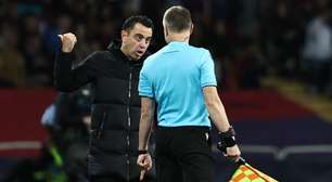 Xavi se revolta com eliminação do Barcelona na Champions League: 'O árbitro destruiu tudo'