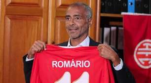Romário assina com America-RJ e pode voltar a jogar aos 58 anos