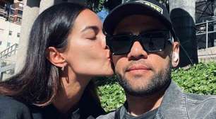 Daniel Alves é visto com Joana Sanz e vai às compras e restaurante na Espanha