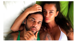 Daniel Alves é flagrado com Joana Sanz em passeio 23 dias após ser solto