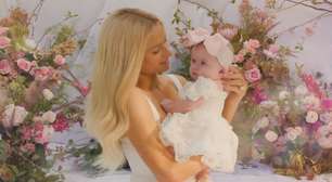Paris Hilton apresenta a filha London