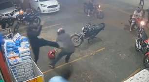 VÍDEO: Briga entre torcedores do Vila Nova e Goiás assusta funcionários de farmácia