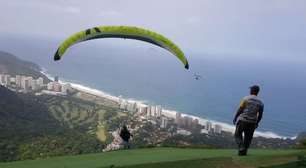 Parapente cai na Pedra Bonita; vítimas são resgatadas por helicóptero