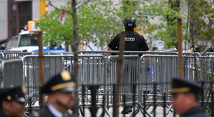 Homem se imola em frente ao tribunal dos EUA onde Trump é julgado