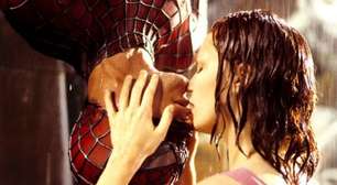 É um clássico, mas deu problema: Por que o icônico beijo invertido de Homem-Aranha foi uma bagunça?