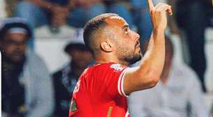 Benfica derrota Farense e segue vivo no campeonato português