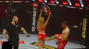 Violência! Lutador chuta ring girl antes da luta e choca mundo do MMA; veja cena