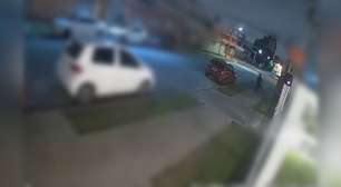 Vídeo: ladrão quebra vidro e furta objetos de carro ao lado de espaço de eventos em Curitiba; polícia pede denúncias