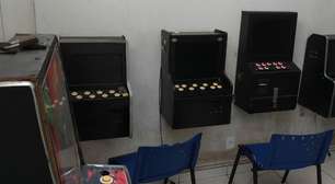 Polícia apreende máquinas caça-níqueis e do jogo do bicho em duas casas de jogos de azar, em Goiânia