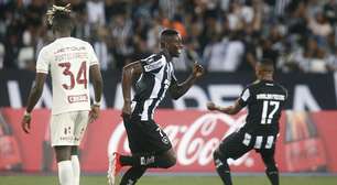 Botafogo brilha no segundo tempo, vence a primeira na Libertadores e acaba com sequência invicta do Universitario